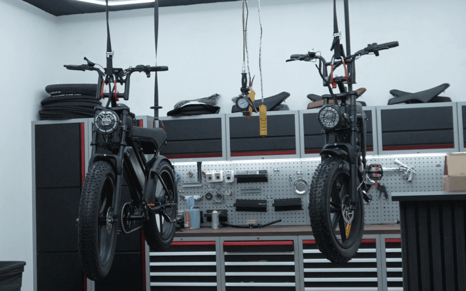 Professionele fatbike werkplaats Amsterdam - Volledig uitgeruste service met gereedschap en onderdelen voor fatbike reparatie