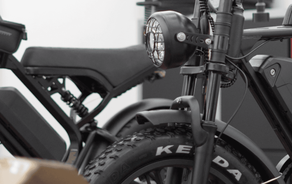 Fatbike service Middelburg - Detail van fatbike voorvork en frame, professionele aandacht voor elk onderdeel in Zeeland